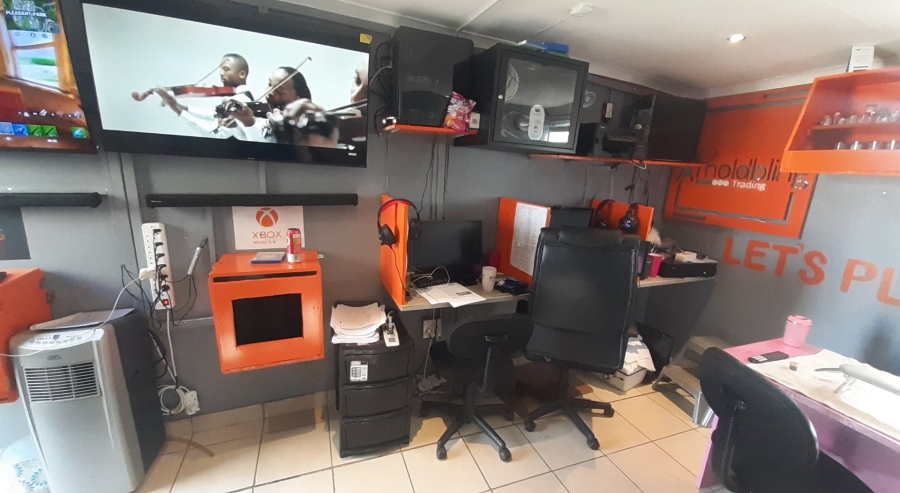 5 Bedroom Property for Sale in Lourierpark Free State
